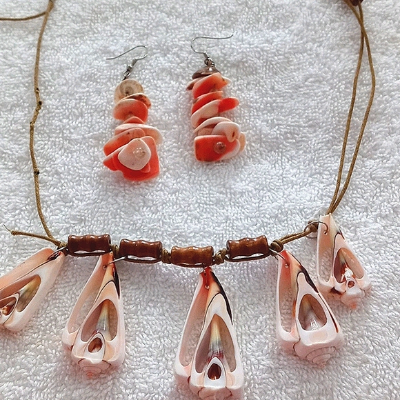 Necklace set. SOLD - Picture 2 of 4